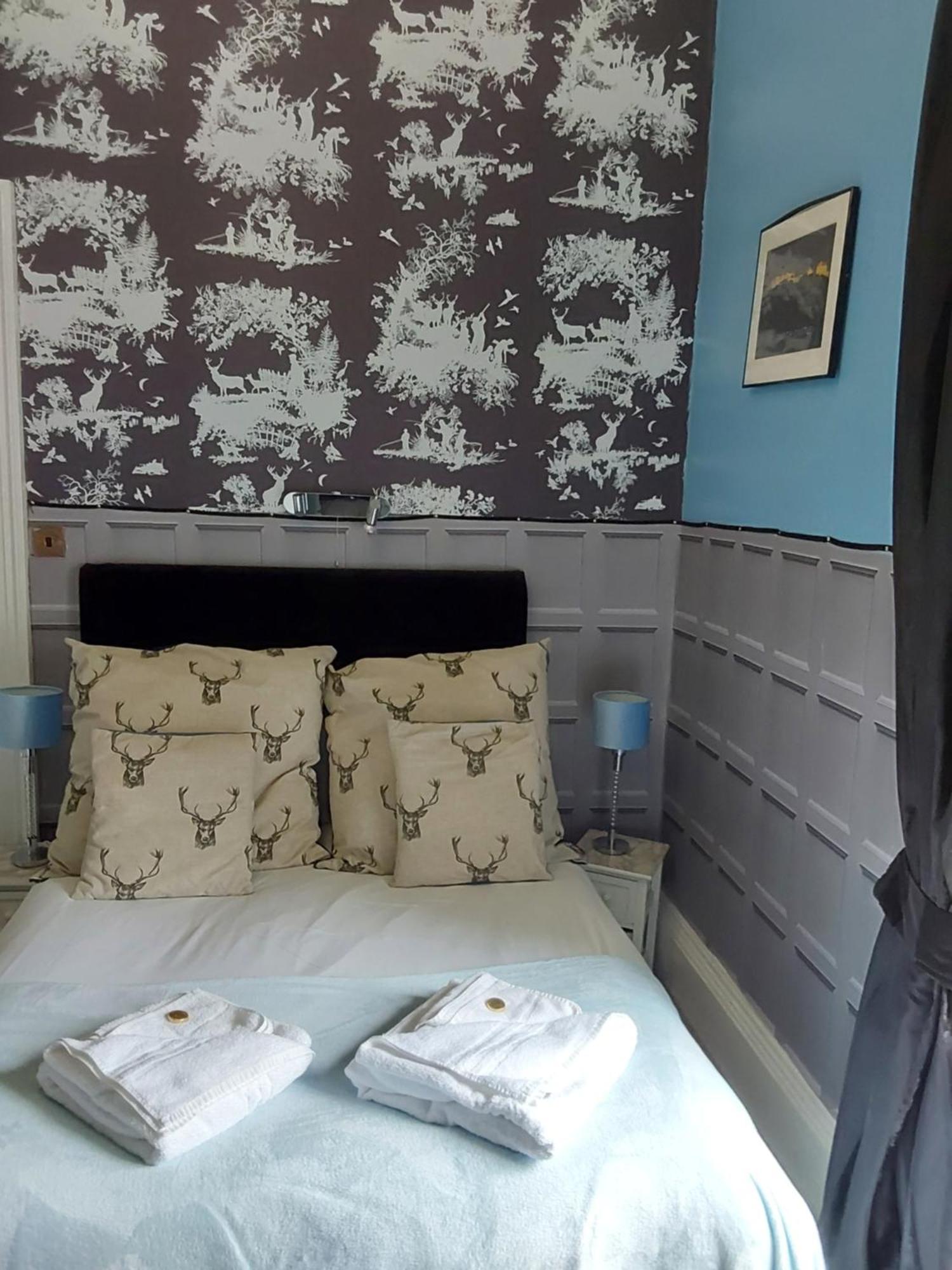 East Claremont Guest House เอดินบะระ ภายนอก รูปภาพ