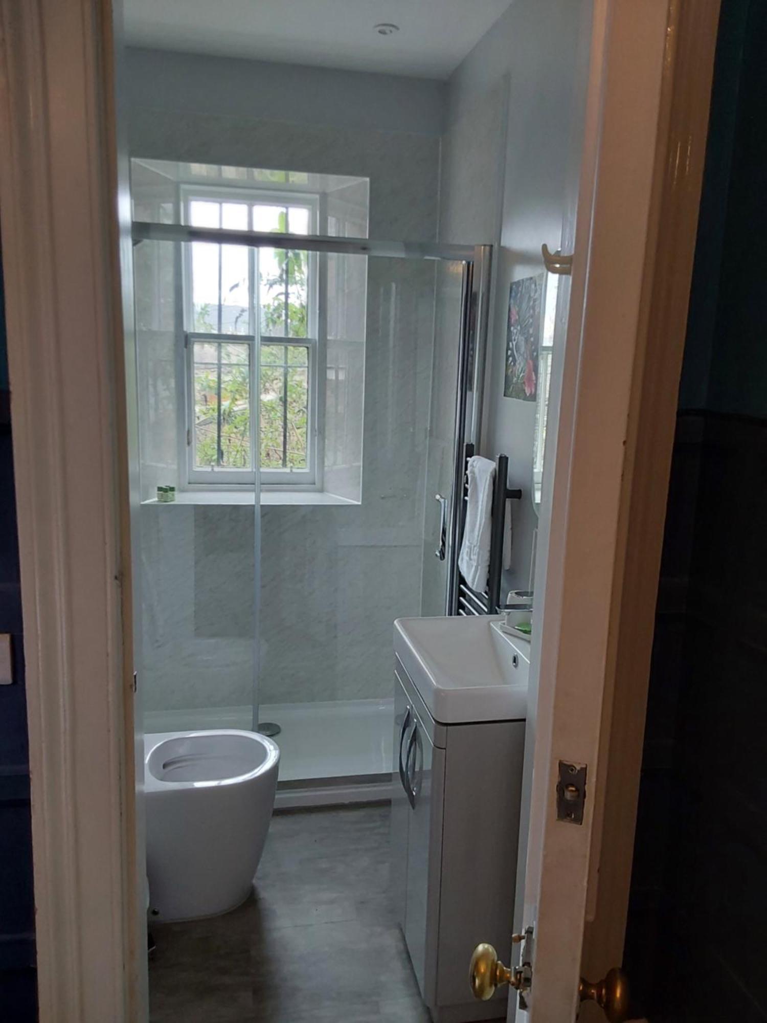 East Claremont Guest House เอดินบะระ ภายนอก รูปภาพ