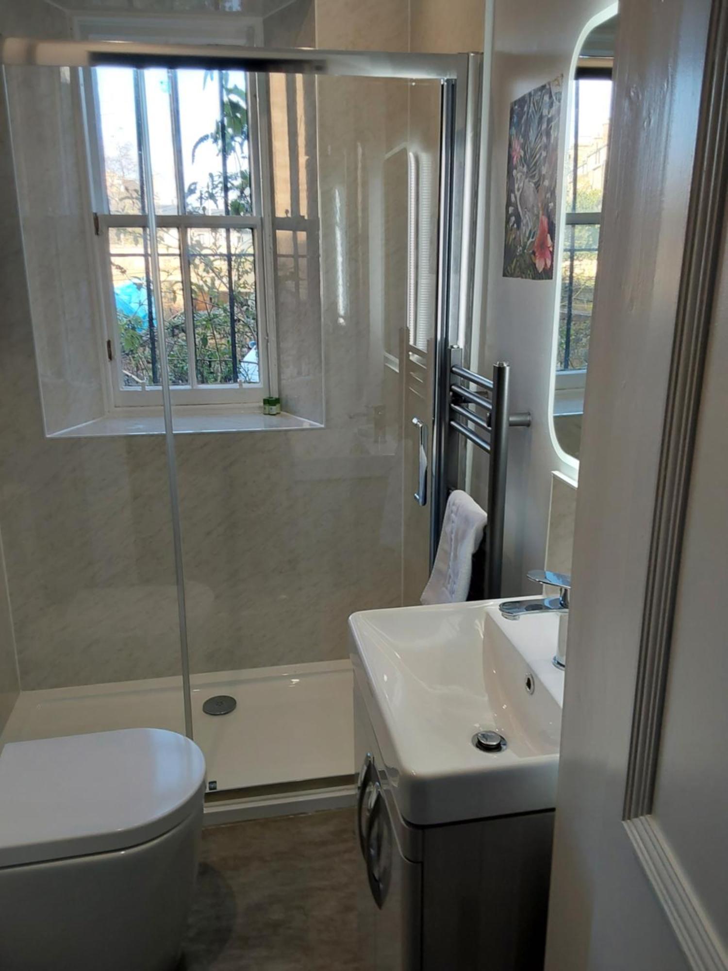 East Claremont Guest House เอดินบะระ ภายนอก รูปภาพ