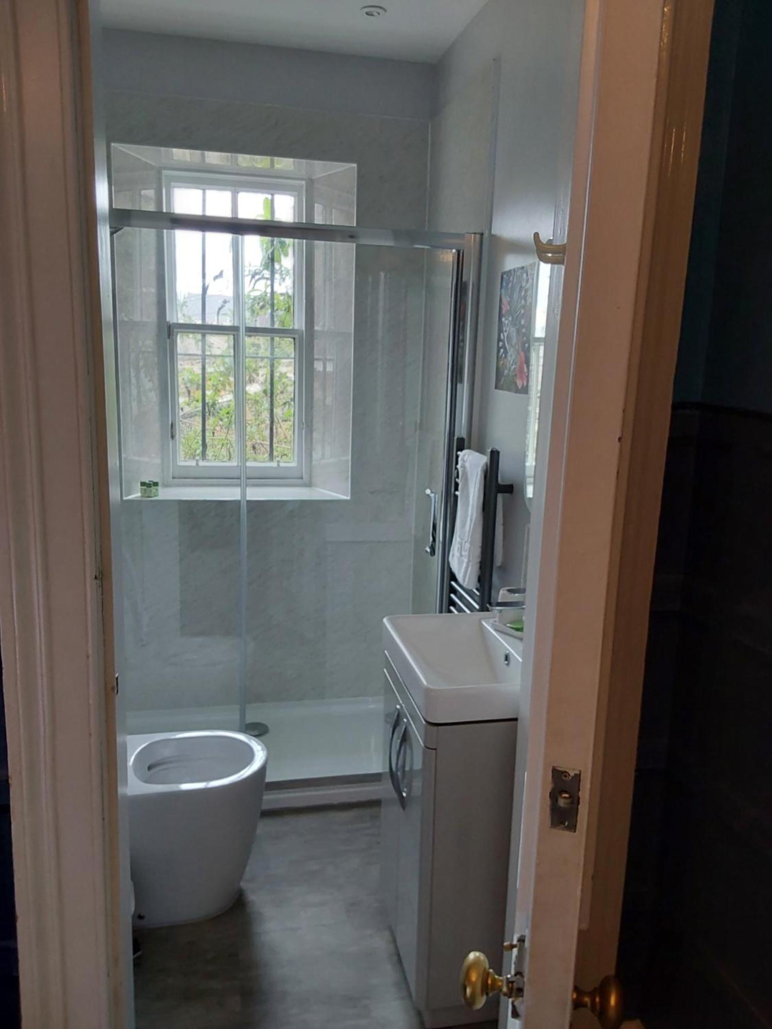 East Claremont Guest House เอดินบะระ ภายนอก รูปภาพ