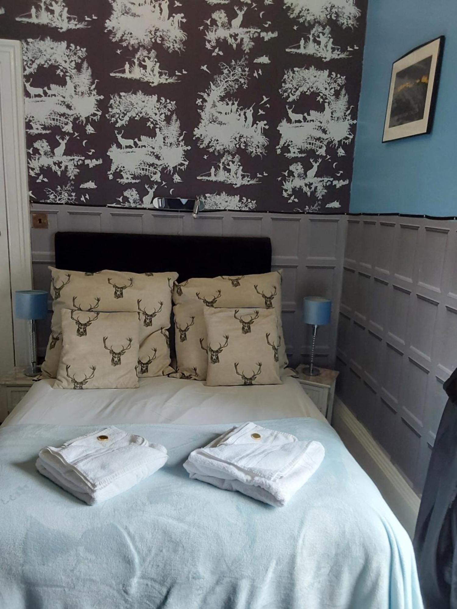 East Claremont Guest House เอดินบะระ ภายนอก รูปภาพ