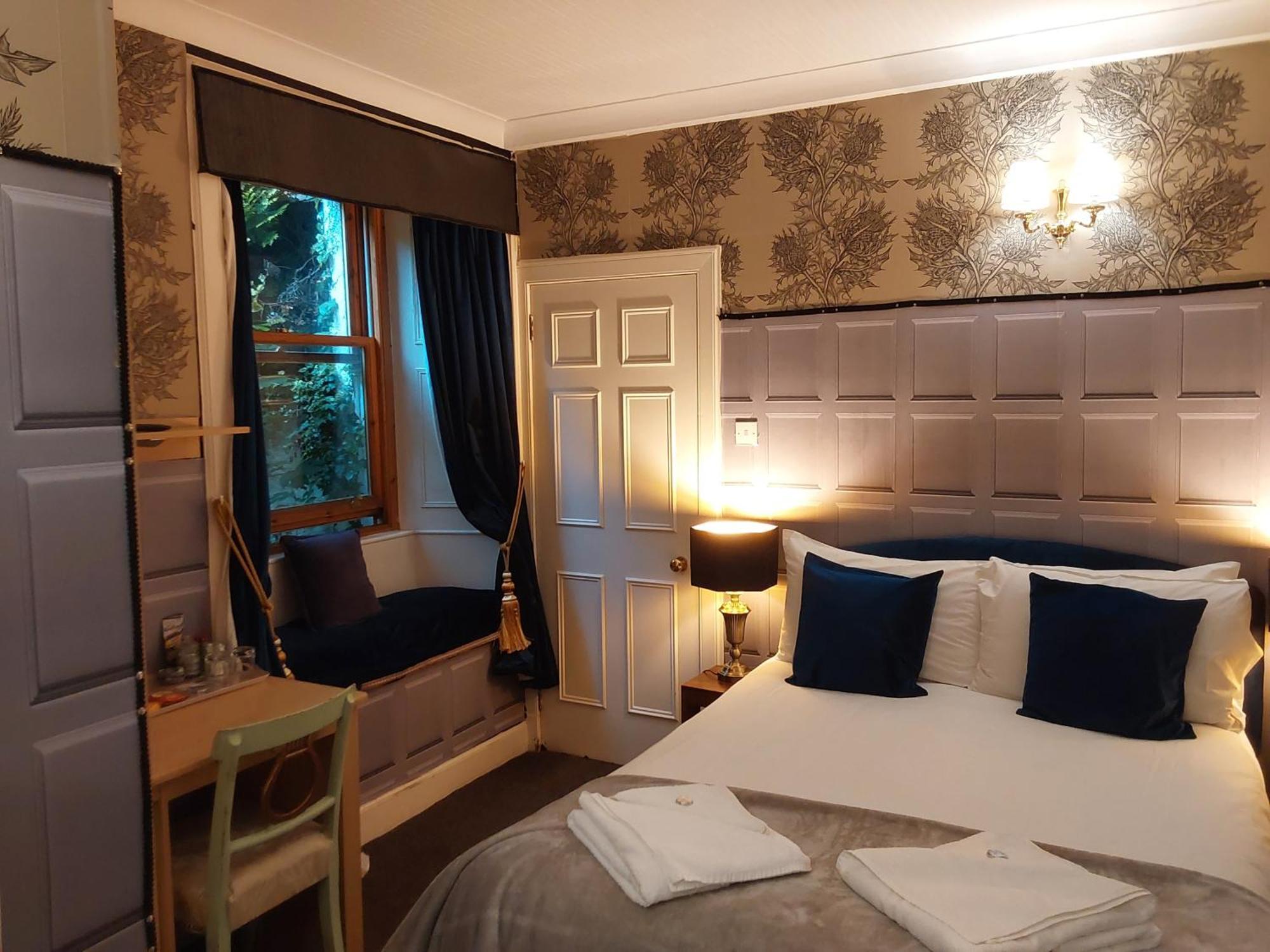 East Claremont Guest House เอดินบะระ ภายนอก รูปภาพ