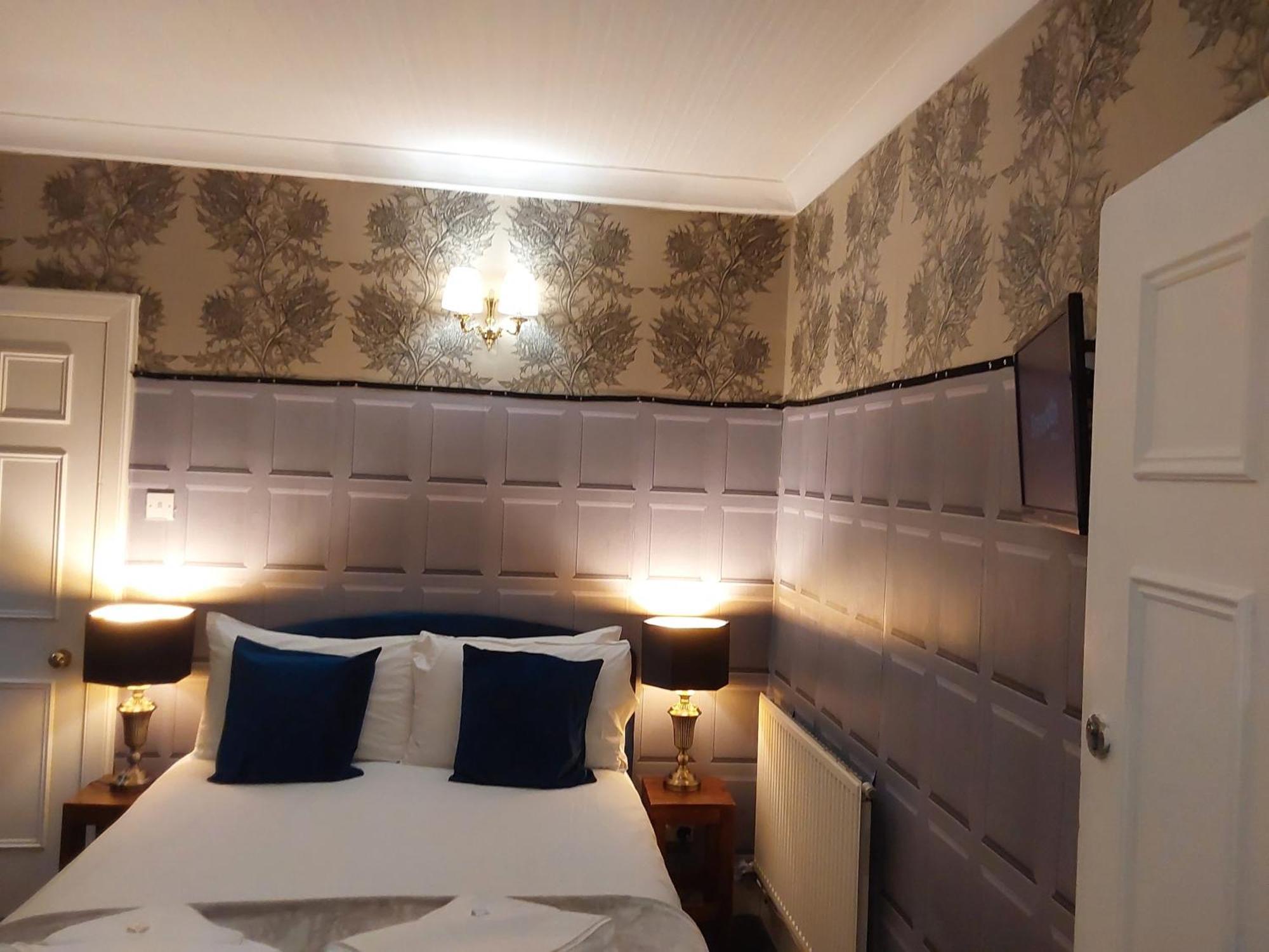 East Claremont Guest House เอดินบะระ ภายนอก รูปภาพ